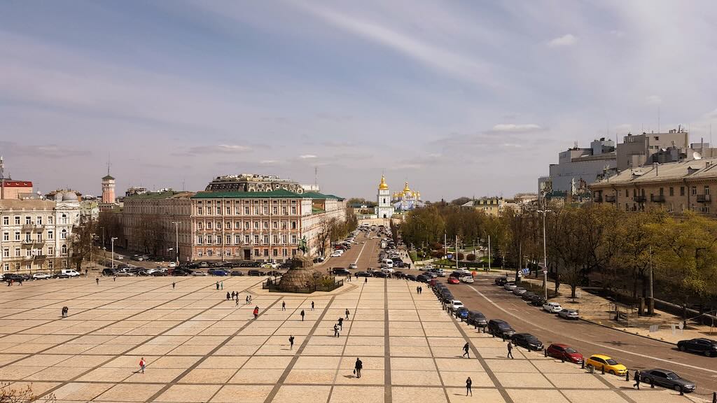 Blick vom Glockenturm der Sophienkathedrale auf den Sophienplatz in Kyiv