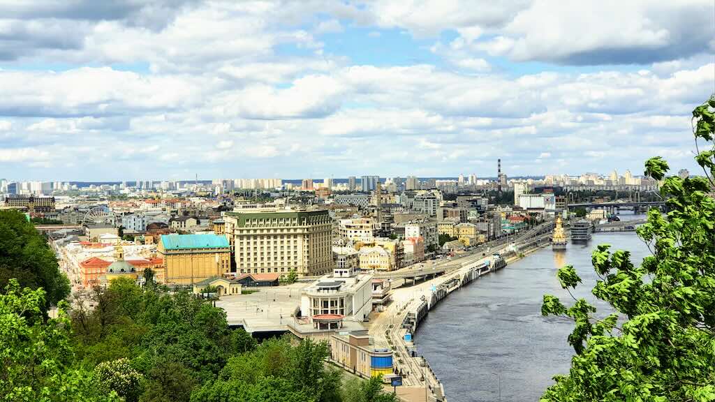 Die schönsten Aussichtspunkte in Kyiv: 7 Orte